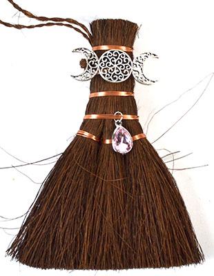 FBRM012.jpg 6" Triple Moon broom